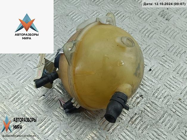 бачок расширительный Volkswagen Golf 4 поколение 1998, 1.6 л., бензин - фото №1