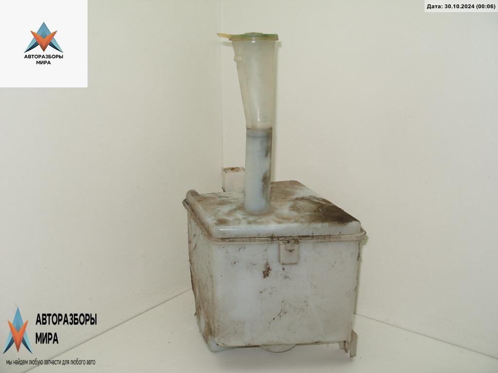 бачок омывателя Nissan Primera P10 1992, 1.6 л., бензин, седан - фото №1