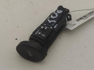 кнопка открытия багажника Ford Fiesta 5 поколение 2004, 1.3 л., бензин, МКПП, серый, хетчбэк 5 дв.