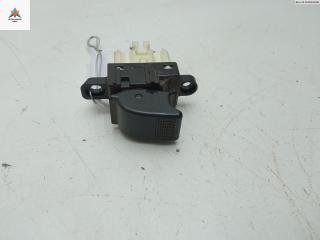 кнопка стеклоподъемника заднего правого Mazda 6 GG 2003, 2.0 л., бензин, МКПП, серый, универсал