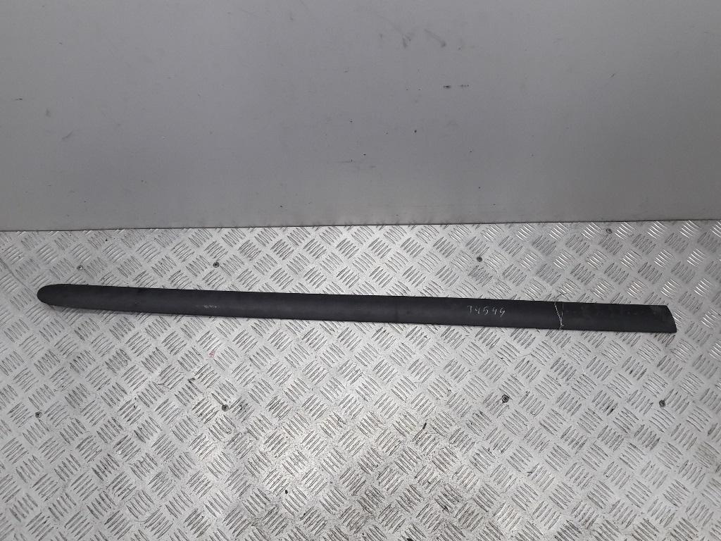 молдинг двери передней правой SEAT Ibiza 2002, 1.4 л., бензин, МКПП, чёрный, хетчбэк 3 дв.