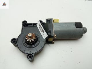 моторчик стеклоподъемника задний правый Volvo V70 1 поколение 1999, 2.4 л., бензин, МКПП, чёрный, седан, 0130821743