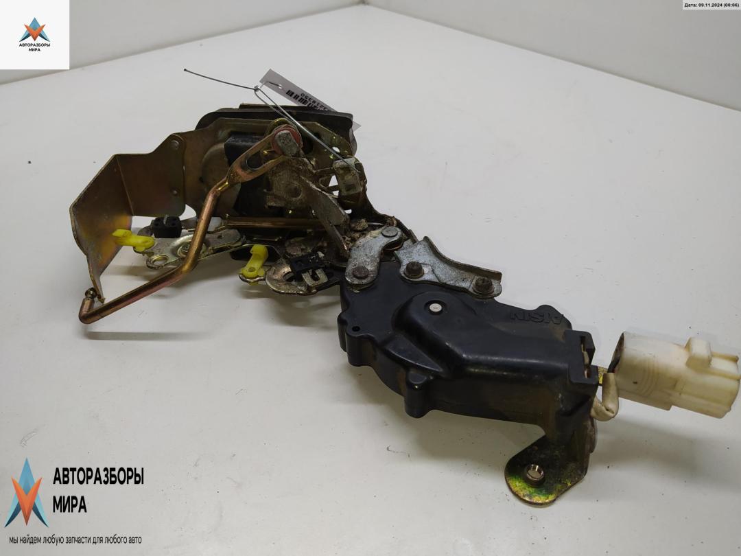 замок двери задней левой Toyota 4Runner 1995, 3.0 л., дизель, АКПП, зелёный, внедорожник 5 дв. - фото №1