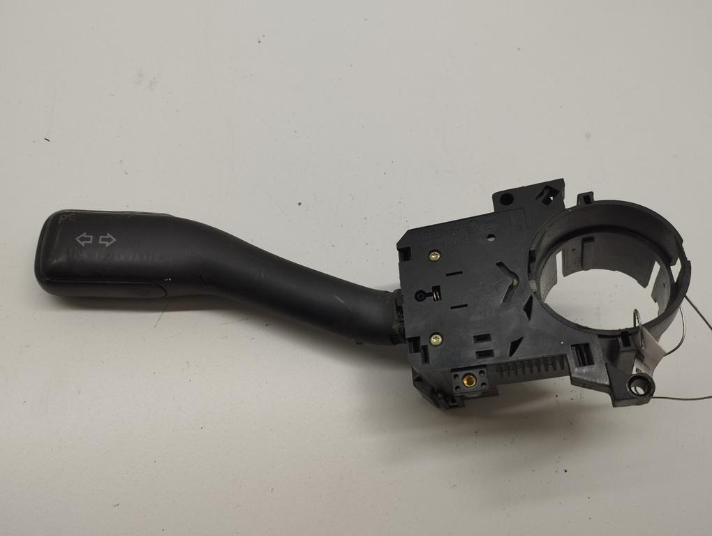 переключатель поворотов Audi A6 C5 1998, 2.4 л., бензин, МКПП, синий, универсал, 8L0953513G