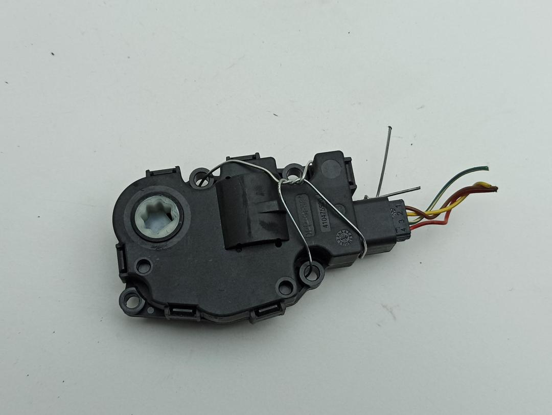 моторчик заслонки печки BMW 3 серия E90/E91/E92/E93 2007, 2.0 л., дизель, МКПП, серый, седан, 26012006 - фото №1