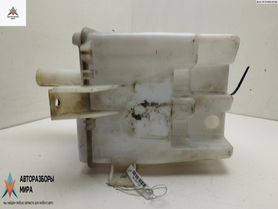 бачок омывателя Nissan Primera P10 1993, 2.0 л., бензин, седан - фото №1