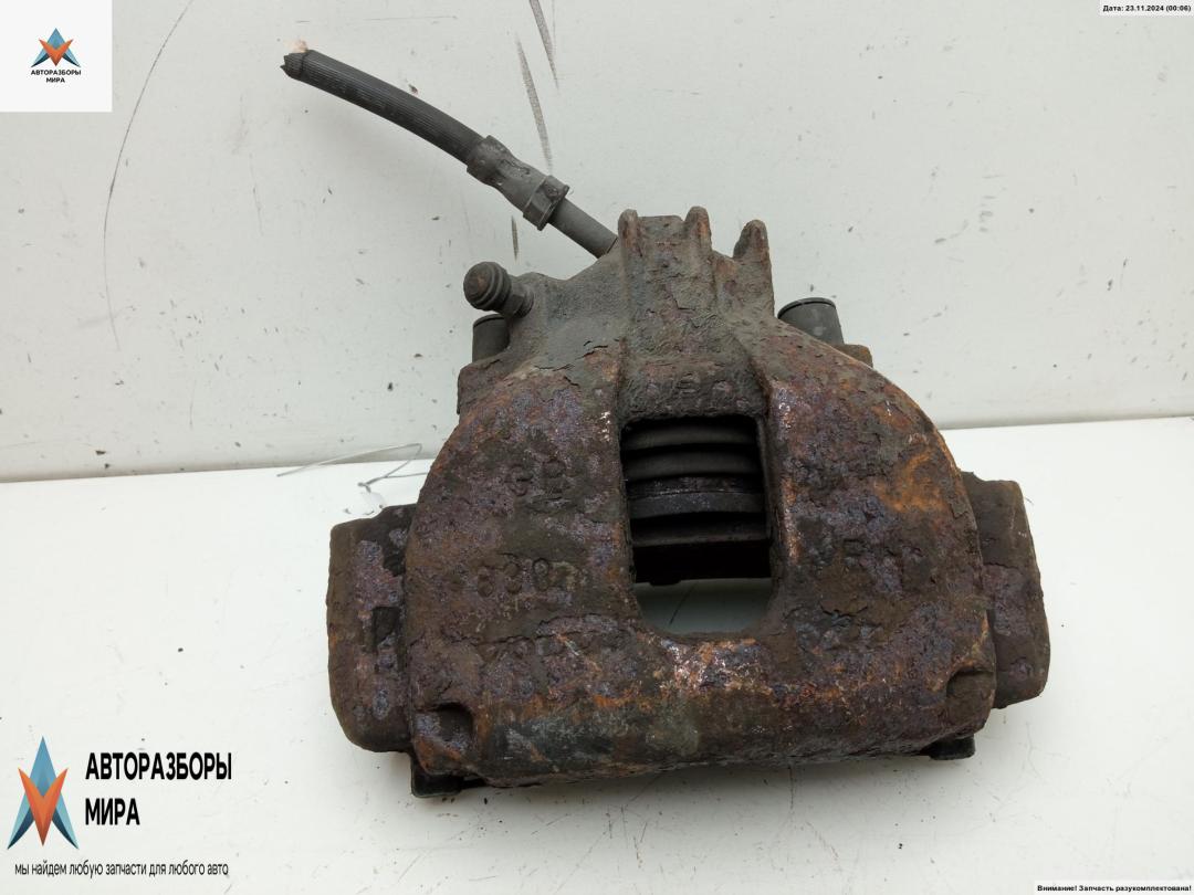 суппорт передний правый Volvo S80 1 поколение 2001, 2.4 л., бензин, АКПП, синий, седан - фото №1