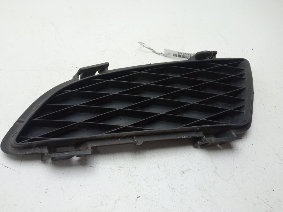 заглушка (решетка) в бампер Mazda 6 GG/GY 2005, 2.0 л., бензин, МКПП, красный, хетчбэк 5 дв., GJ6A50C21