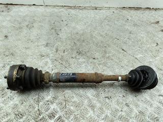 полуось передняя правая (приводной вал, ШРУС) Volkswagen Passat B5 1998, 1.8 л., бензин, МКПП, синий, универсал