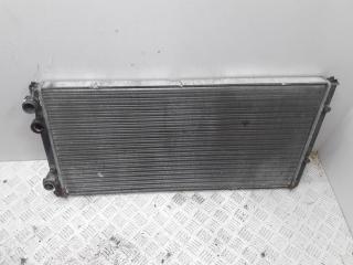 радиатор охлаждения Volkswagen Passat B4 1996, 1.8 л., бензин, МКПП, зелёный, седан, 3A0121253T