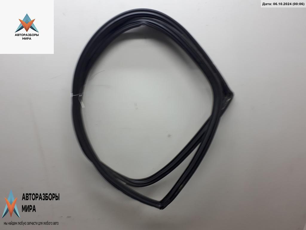 Уплотнитель крышки (двери) багажника Volkswagen Touareg 1 поколение 2003, 4.2 л., бензин, АКПП, синий, внедорожник 5 дв., 7L6845521 - фото №1