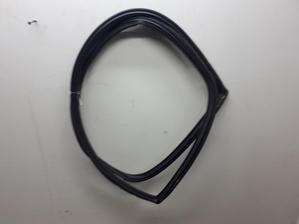 Уплотнитель крышки (двери) багажника Volkswagen Touareg 2003, 4.2 л., бензин, АКПП, синий, внедорожник 5 дв., 7L6845521