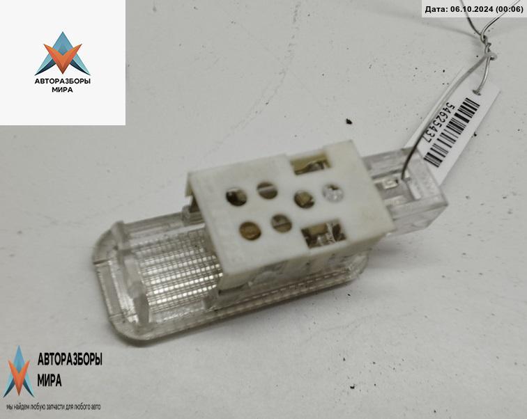 фонарь салона (плафон) Audi A6 4F/C6 2005, 2.7 л., дизель, МКПП, серый, седан, 8D0447115 - фото №1