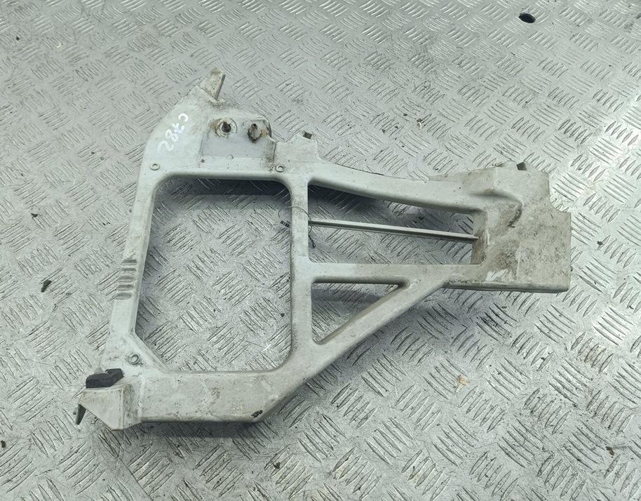 кронштейн заднего бампера Ford Focus II 2005, 1.6 л., i, бензин, МКПП, чёрный, хетчбэк 5 дв.
