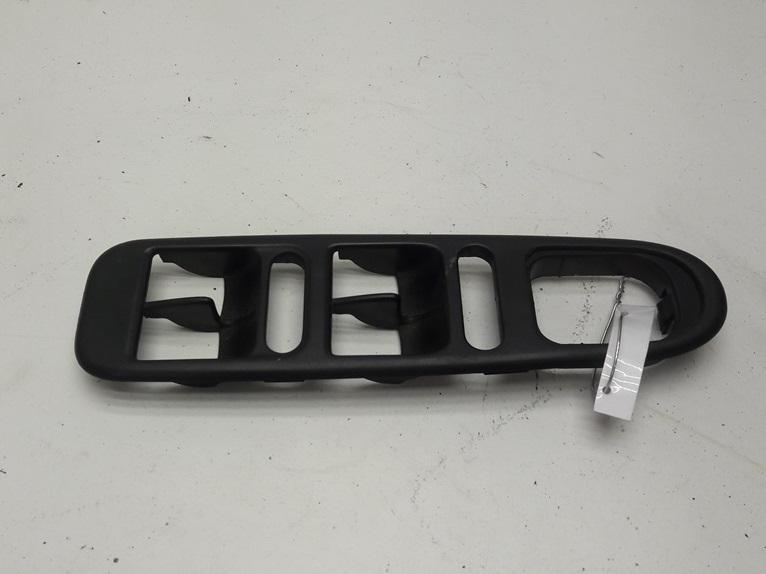 накладка декоративная SEAT Toledo 2002, 2.3 л., бензин, МКПП, синий, седан, 1M0867163B