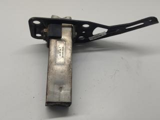 кронштейн переднего бампера Audi A6 4F/C6 2007, 2.0 л., дизель, АКПП, чёрный, седан, 4F0807134