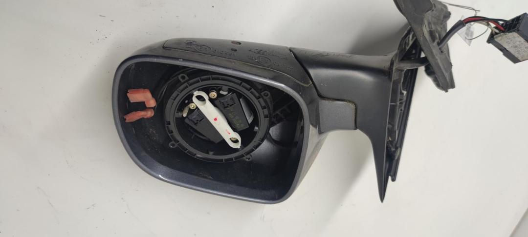 зеркало правое Audi A3 8L 1999, 1.8 л., Ti, бензин, МКПП, серый, хетчбэк 3 дв., 8L0837898A - фото №1