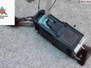 кнопка аварийной сигнализации Volkswagen Passat B6 2008, 2.0 л., дизель, АКПП, серый, седан, 3C8953509