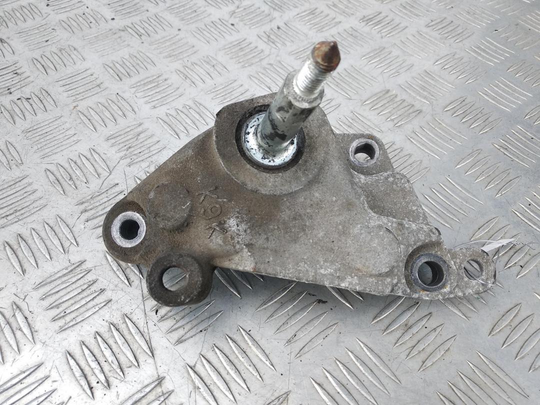 кронштейн КПП Nissan Qashqai J10 2009, 1.5 л., дизель, МКПП, чёрный, внедорожник 5 дв., 8200277203