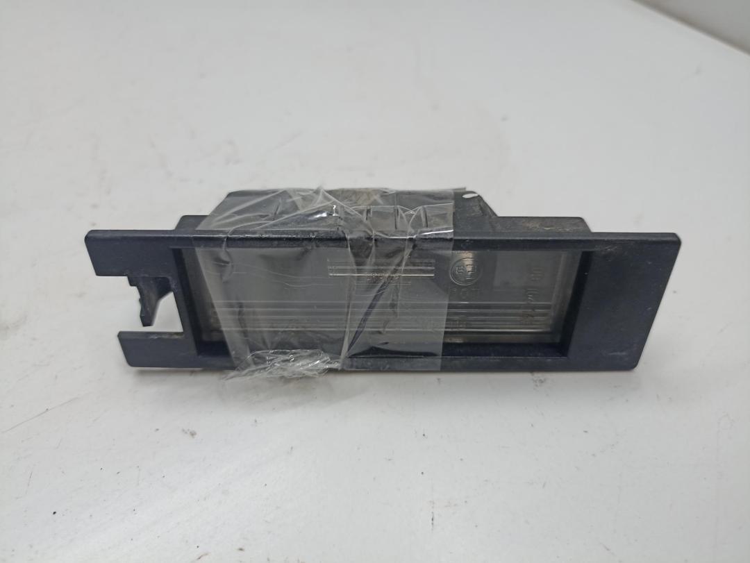 подсветка номера Opel Zafira 2 поколение (B) 2005, 2.2 л., бензин, МКПП, серый, минивэн, 09164143 - фото №1
