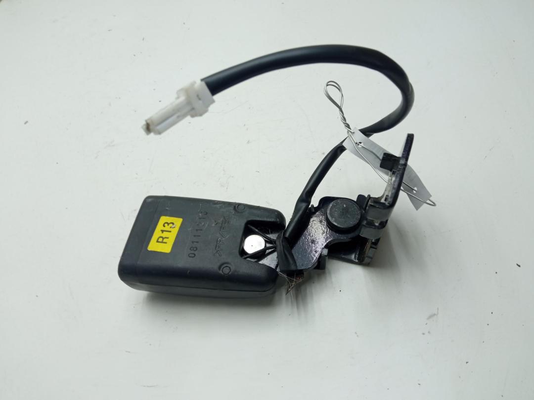 замок ремня безопасности Hyundai i30 2009, 1.6 л., дизель, МКПП, красный, хетчбэк 5 дв.