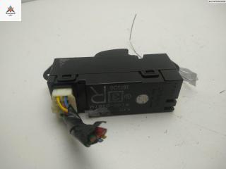 кнопка стеклоподъемника заднего правого Mitsubishi Lancer 9 поколение 2003, 2.0 л., бензин, МКПП, красный, универсал