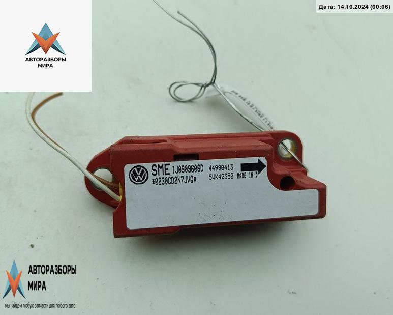 датчик AirBag Volkswagen Golf 4 поколение 1999, 1.9 л., дизель, МКПП, серый, универсал - фото №1