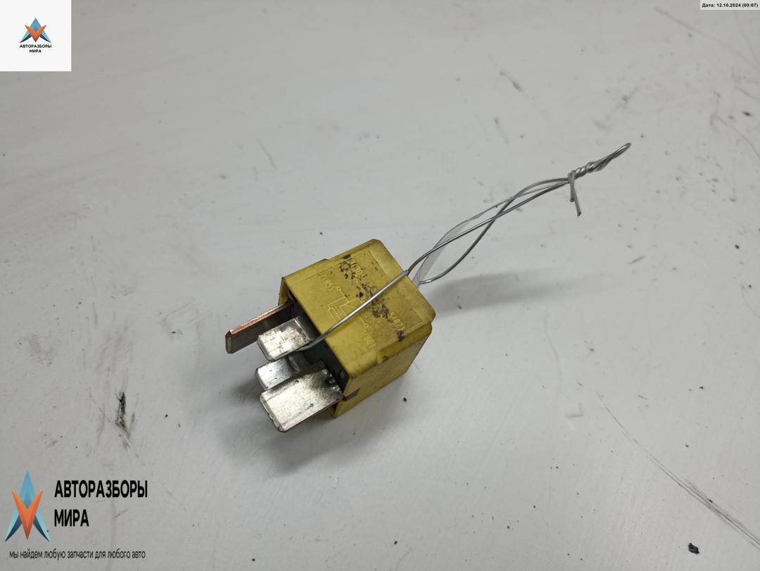 реле (прочие) Opel Zafira 2 поколение (B) 2006, 2.2 л., бензин, МКПП, серый, минивэн, 90226846 - фото №1