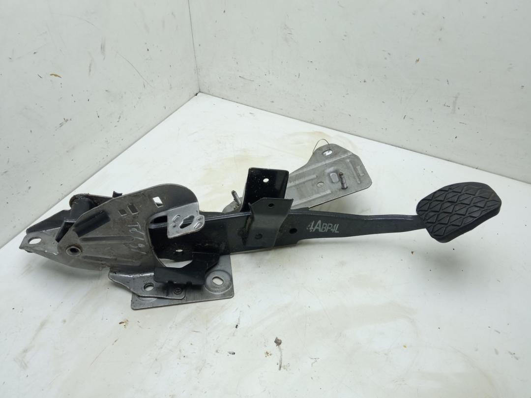 педаль тормоза Mazda 3 BK 2007, 2.0 л., бензин, МКПП, серый, хетчбэк 5 дв., 4ABP4L