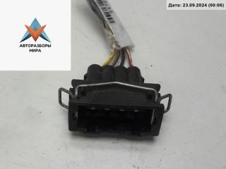 разъем (фишка) проводки Volkswagen Golf 3 поколение 1996, 1.8 л., бензин, МКПП, красный, хетчбэк 3 дв., 357972754