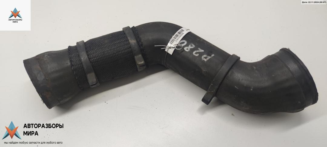 патрубок интеркулера Audi A3 8L 1999, 1.8 л., Ti, бензин, МКПП, серый, хетчбэк 3 дв., 06A145708B - фото №1