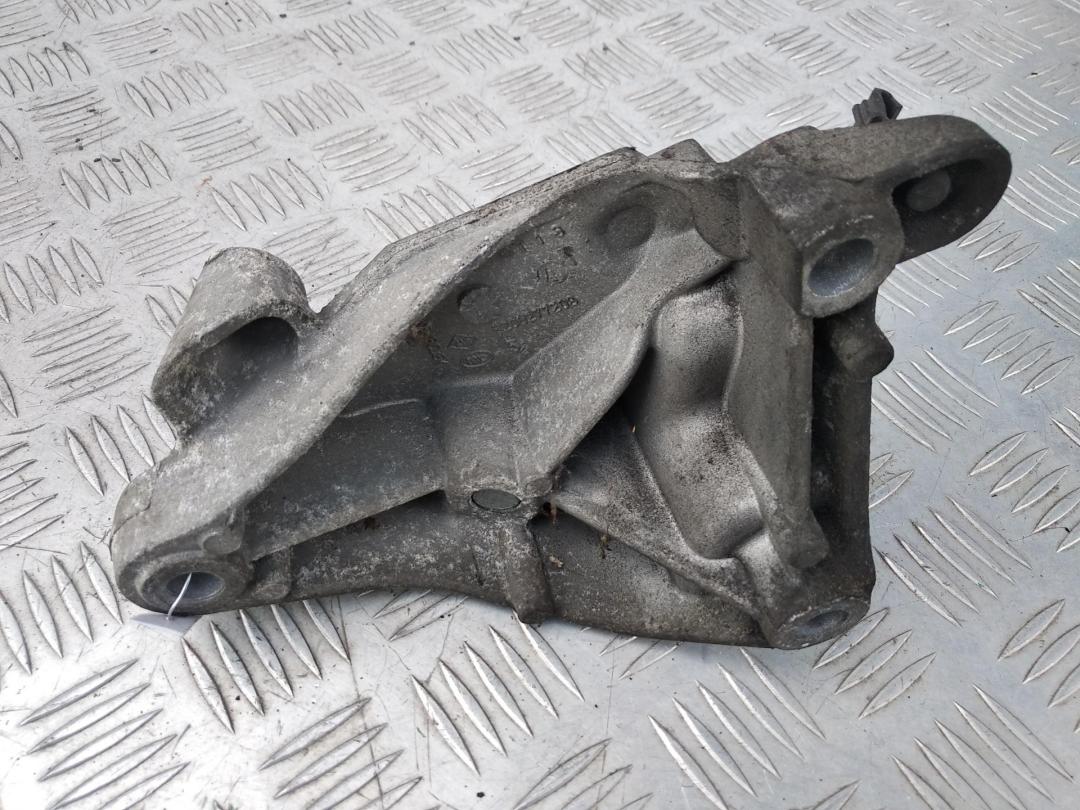кронштейн КПП Nissan Qashqai J10 2007, 1.5 л., дизель, МКПП, синий, внедорожник 5 дв., 8200277203