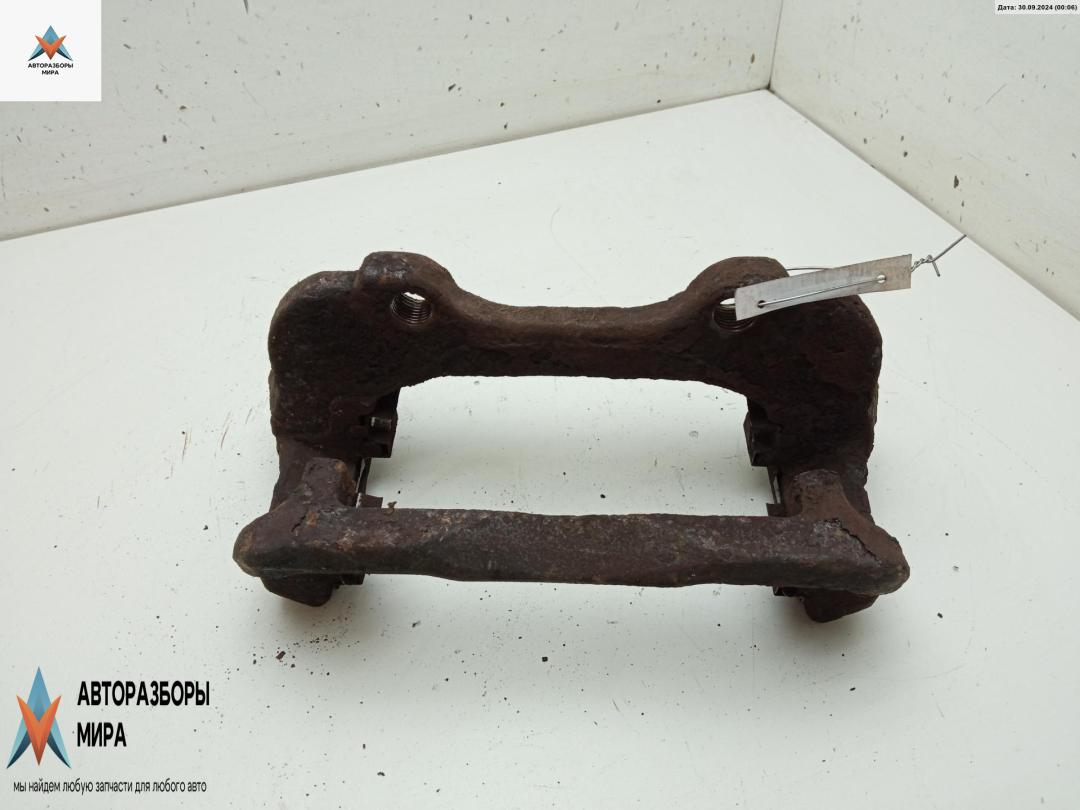 скоба суппорта Lancia Phedra 1 поколение 2005, 2.2 л., дизель, МКПП, серый, минивэн - фото №1