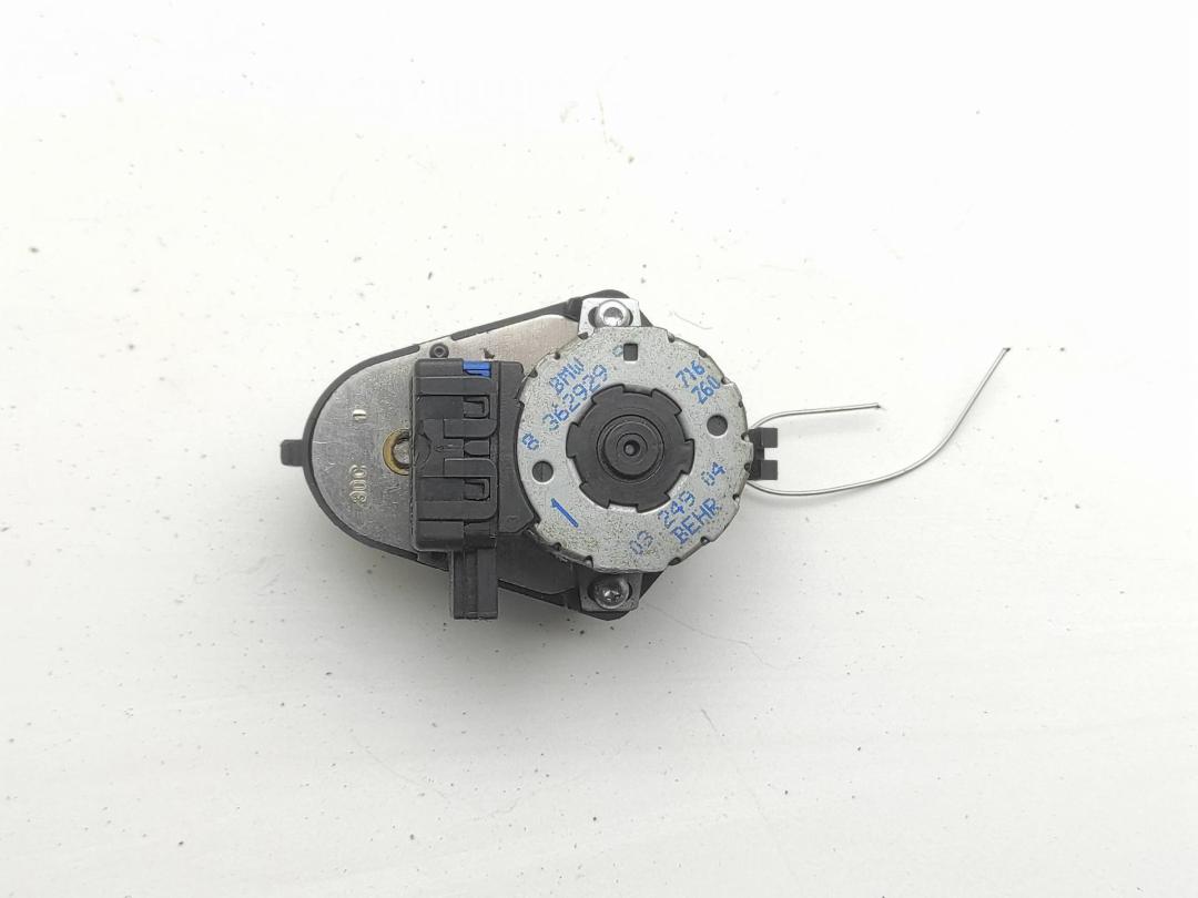 моторчик заслонки печки BMW 3 E36 1997, 1.8 л., бензин, МКПП, серый, седан, 8362929