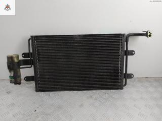 радиатор кондиционера Volkswagen Golf 4 поколение 1999, 1.4 л., бензин, МКПП, чёрный, хетчбэк 3 дв., 1J0820411D