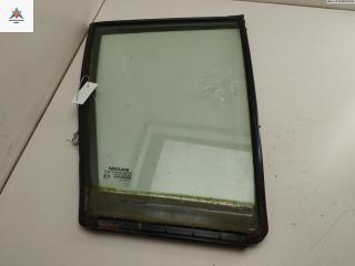 форточка задняя правая Nissan Tiida C11 [рестайлинг] 2010, 1.6 л., бензин, МКПП, красный, хетчбэк 5 дв.