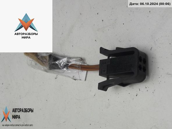 разъем (фишка) проводки Skoda Octavia mk1 (A4 1U) 2000, 1.6 л., бензин, МКПП, красный, хетчбэк 5 дв., 535972722 - фото №1