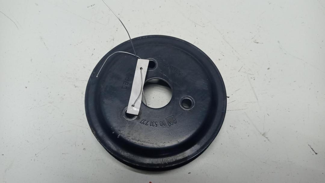 шкив помпы Opel Corsa C 2001, 1.2 л., бензин, МКПП, чёрный, хетчбэк 3 дв., 90531737
