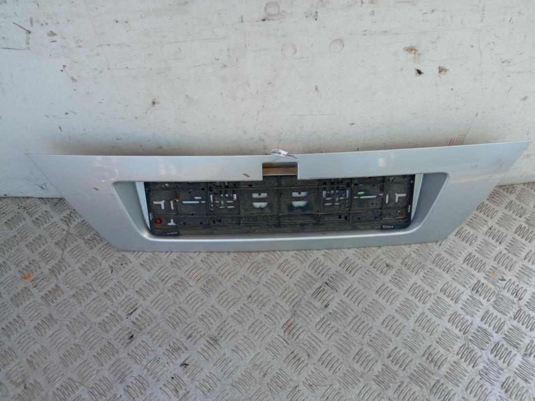накладка подсветки номера Nissan Primera P11 1999, 1.8 л., бензин, МКПП, серый, универсал, 908108F8