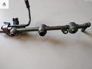 топливная рампа Nissan Pathfinder R50 1997, 3.3 л., бензин, АКПП, красный, внедорожник 5 дв.