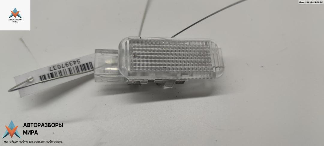 фонарь салона (плафон) Audi A6 4B/C5 2000, 2.4 л., бензин, МКПП, серый, седан, 4B0947415 - фото №1