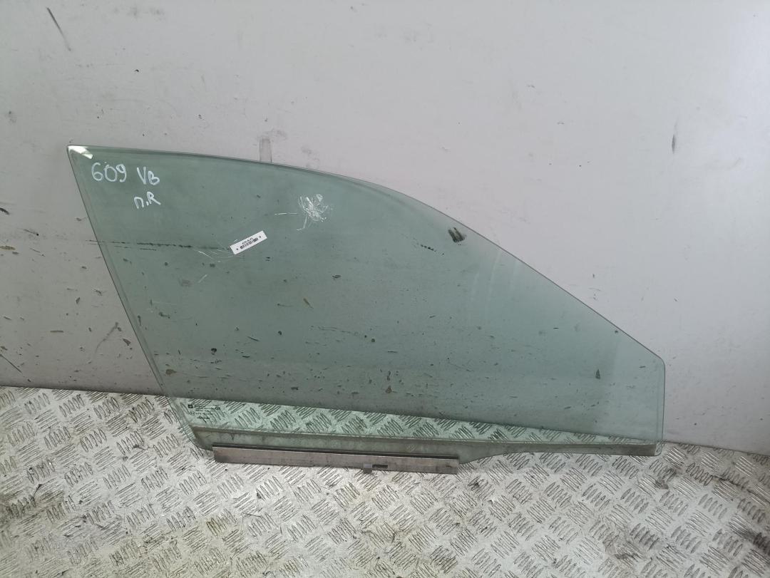 стекло двери передней правой Opel Vectra B 2001, 2.2 л., бензин, АКПП, серый, универсал