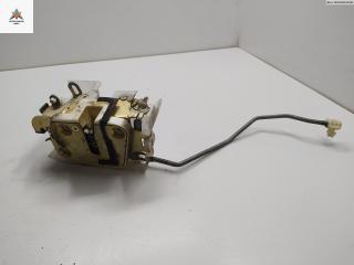 замок двери передней правой Mazda 323 BA 1998, 1.3 л., бензин, МКПП, синий, хетчбэк 3 дв.