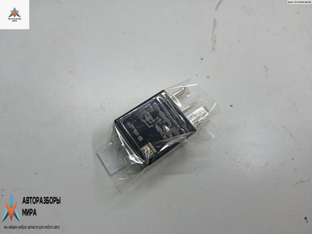 реле (прочие) Opel Zafira 2 поколение (B) 2006, 1.9 л., дизель, МКПП, серый, минивэн, 90414477 - фото №1