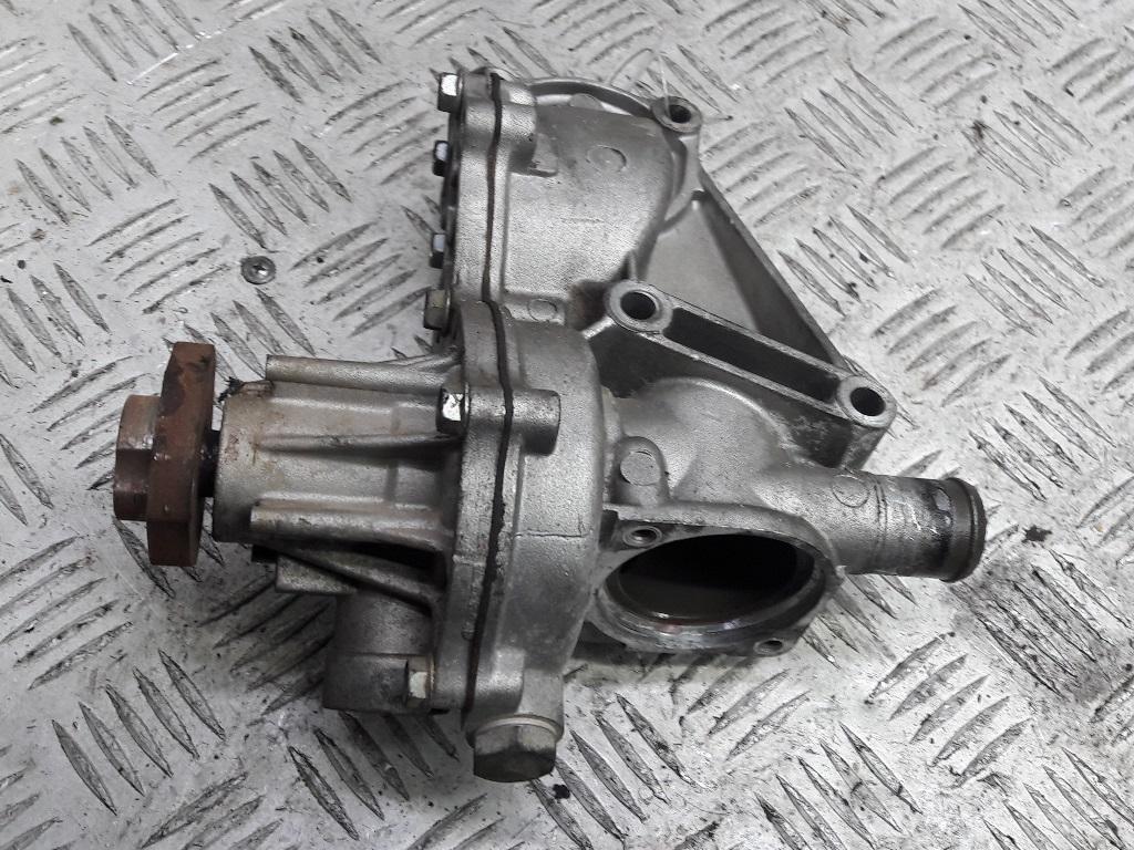 насос антифриза дополнительный Volkswagen Passat B5 1998, 1.8 л., бензин, МКПП, синий, универсал - фото №1