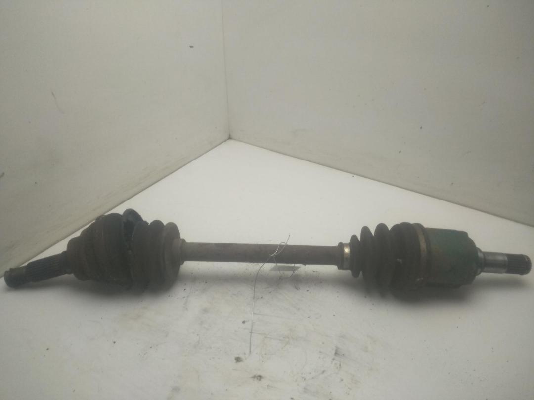 полуось передняя левая (приводной вал, ШРУС) Mazda 323 BA 1994, 1.5 л., бензин, МКПП, зелёный, хетчбэк 5 дв.