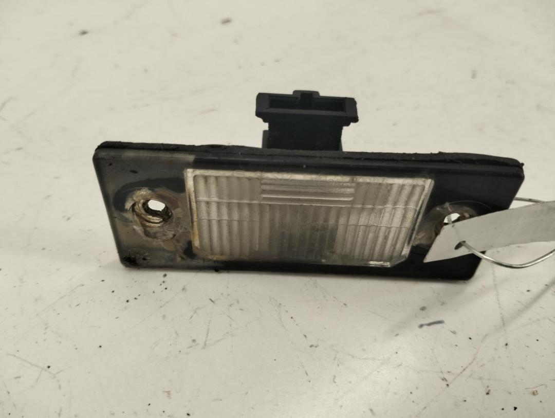 подсветка номера Volkswagen Bora 2001, 1.6 л., бензин, МКПП, серый, универсал, 1J5943021