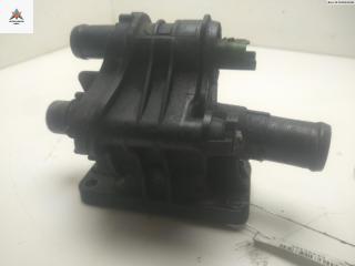 корпус термостата Mazda 3 BK 2004, 1.6 л., дизель, МКПП, синий, хетчбэк 5 дв., 9647767180