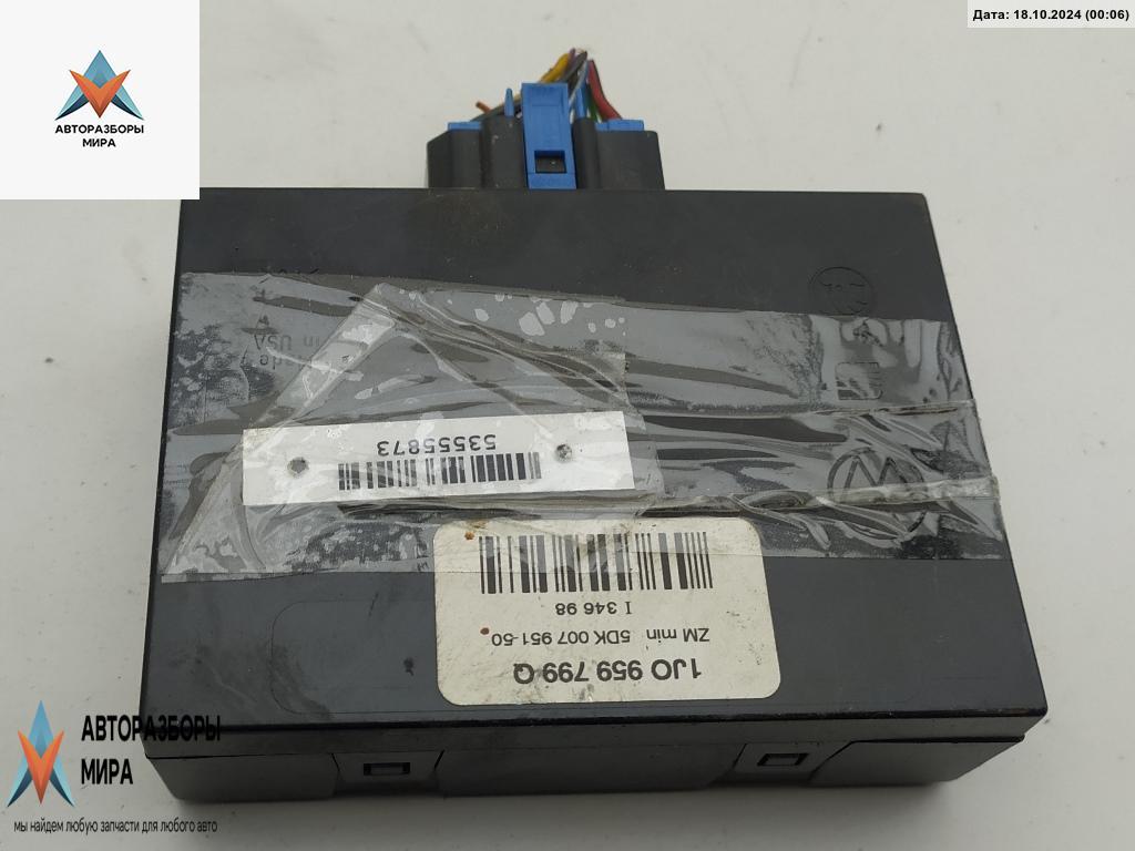 блок комфорта Volkswagen Golf 4 поколение 1998, 1.6 л., бензин, МКПП, зелёный, хетчбэк 5 дв., 1J0959799Q - фото №1