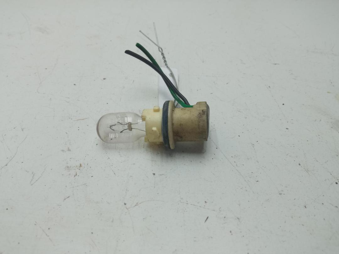 Патрон лампы фонаря Nissan Almera Tino 2000, 2.2 л., дизель, МКПП, зелёный, минивэн